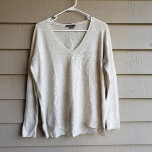 VINCE V Neckline Oatmeal Lightweight Sweater